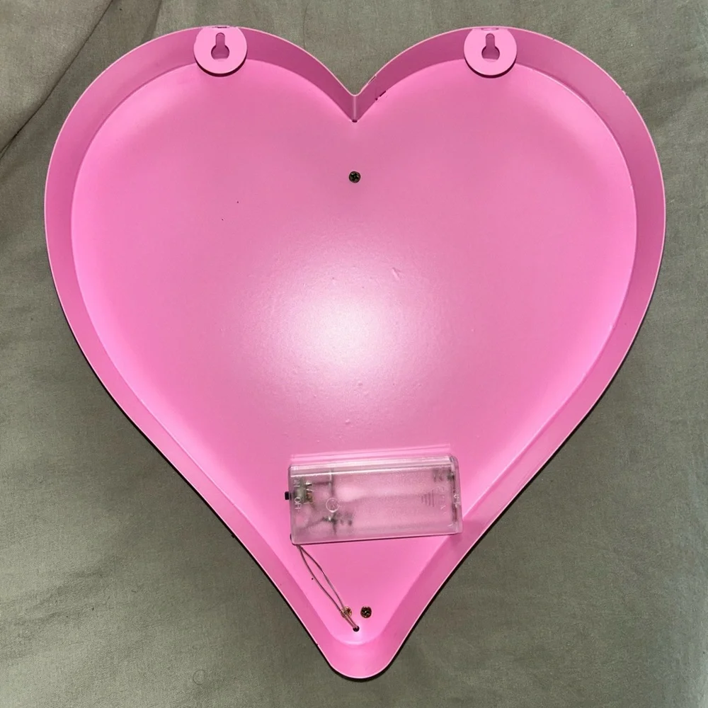 Heart LED light  💡🩷 - Picture 2 of 3